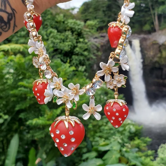 Betsey Johnson NWT Strawberry Frontal Statement Necklace - Picture 5 of 9